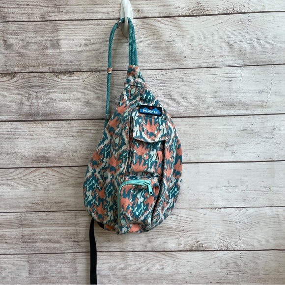 NEW WITHOUT TAGS KAVU‎ ROPE SLING BAG IN HORIZON AZTEC TEAL - Picture 1 of 6